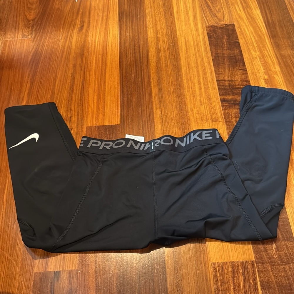 Nike Pro Big Kids' (Boys') Dri-FIT 3/4-Length Tights
Size: L - Picture 4 of 6